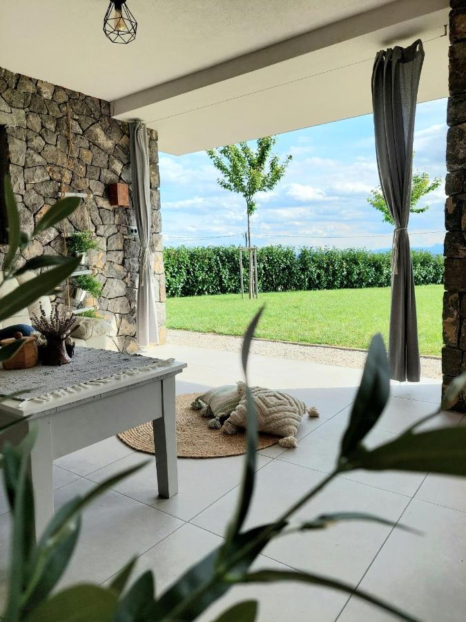 Vineyard Cottage Lan Na Hribu Semic Buitenkant foto