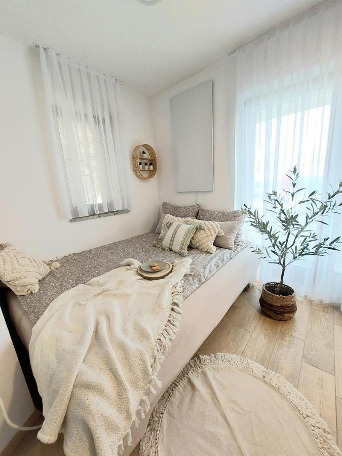 Vineyard Cottage Lan Na Hribu Semic Buitenkant foto